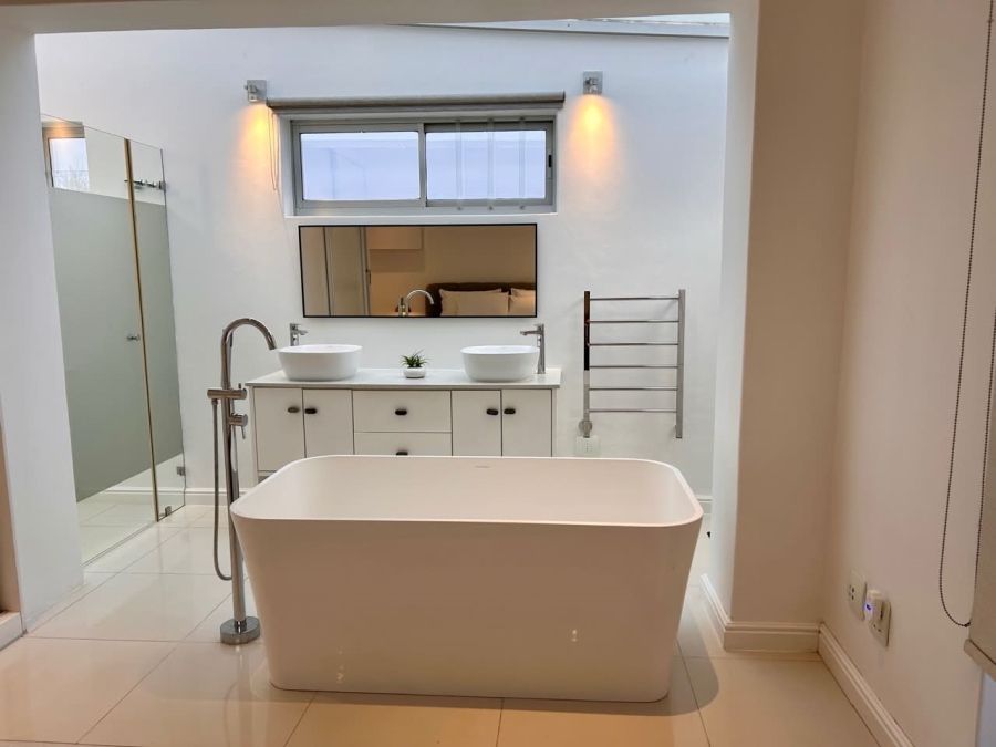 2 Bedroom Property for Sale in Sea Point Western Cape